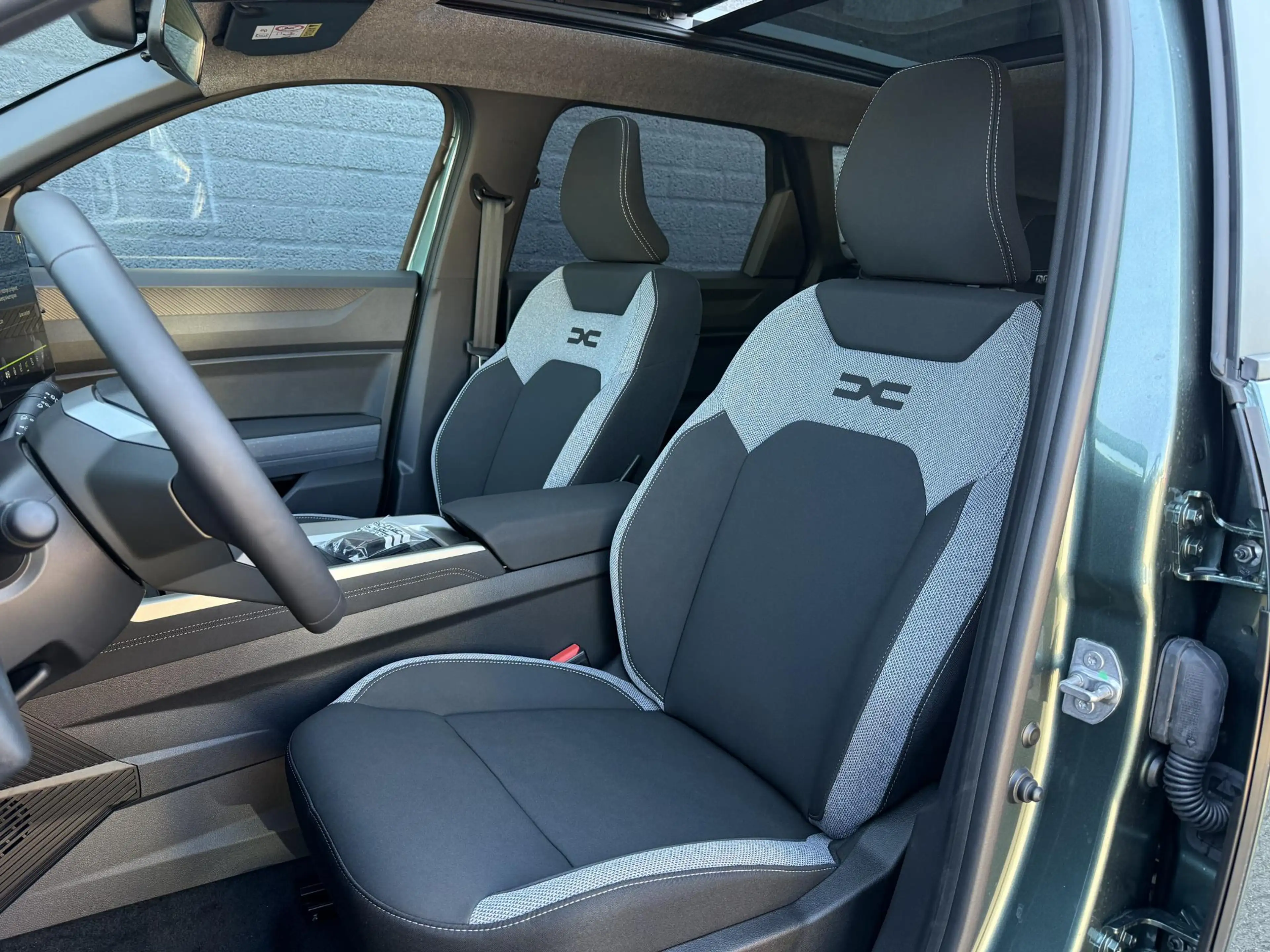Dacia Bigster 1.8 Hybrid 155 Limited Edition | Pano | 19'' LM | — photo 4