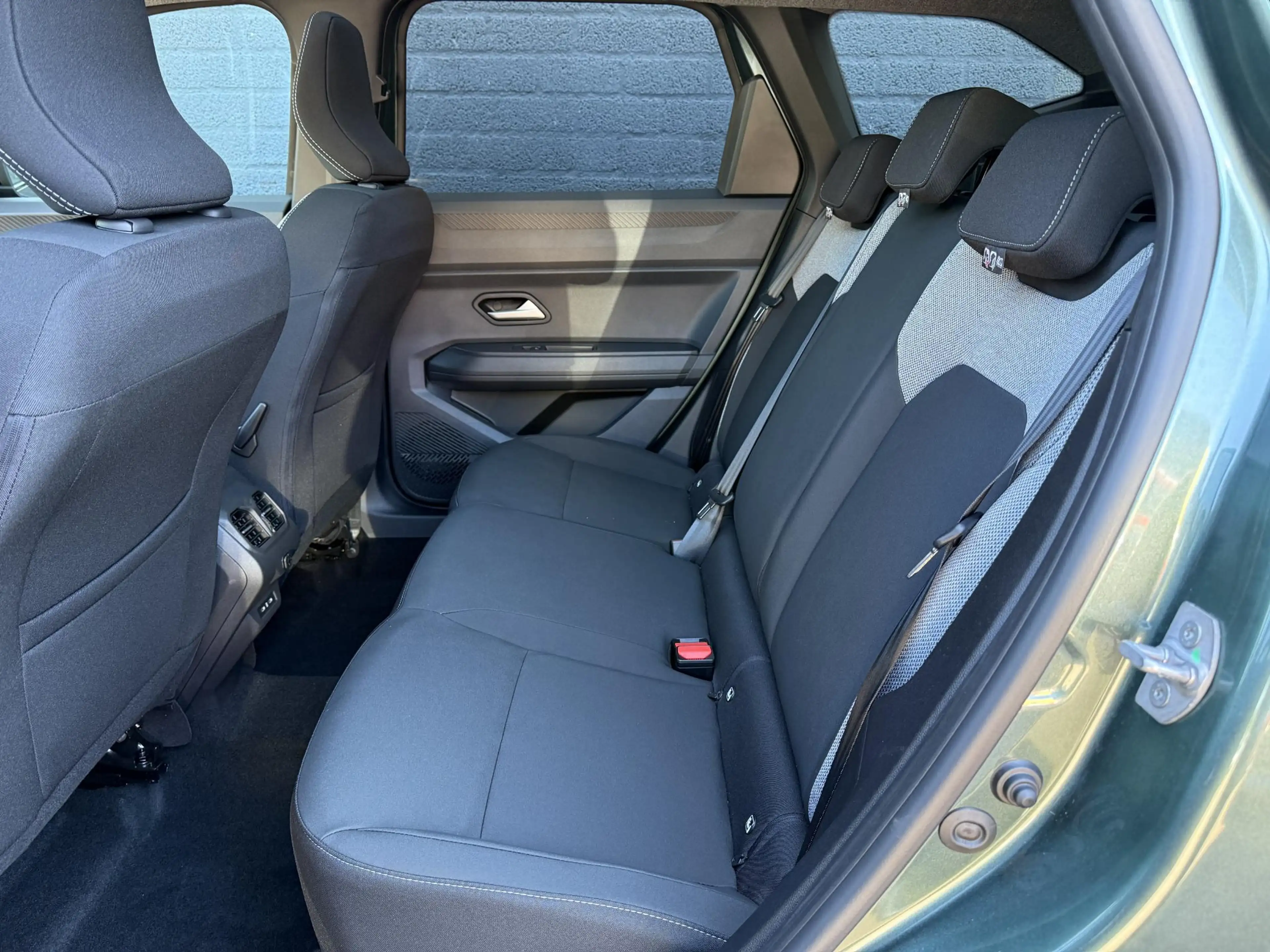 Dacia Bigster 1.8 Hybrid 155 Limited Edition | Pano | 19'' LM | — photo 13
