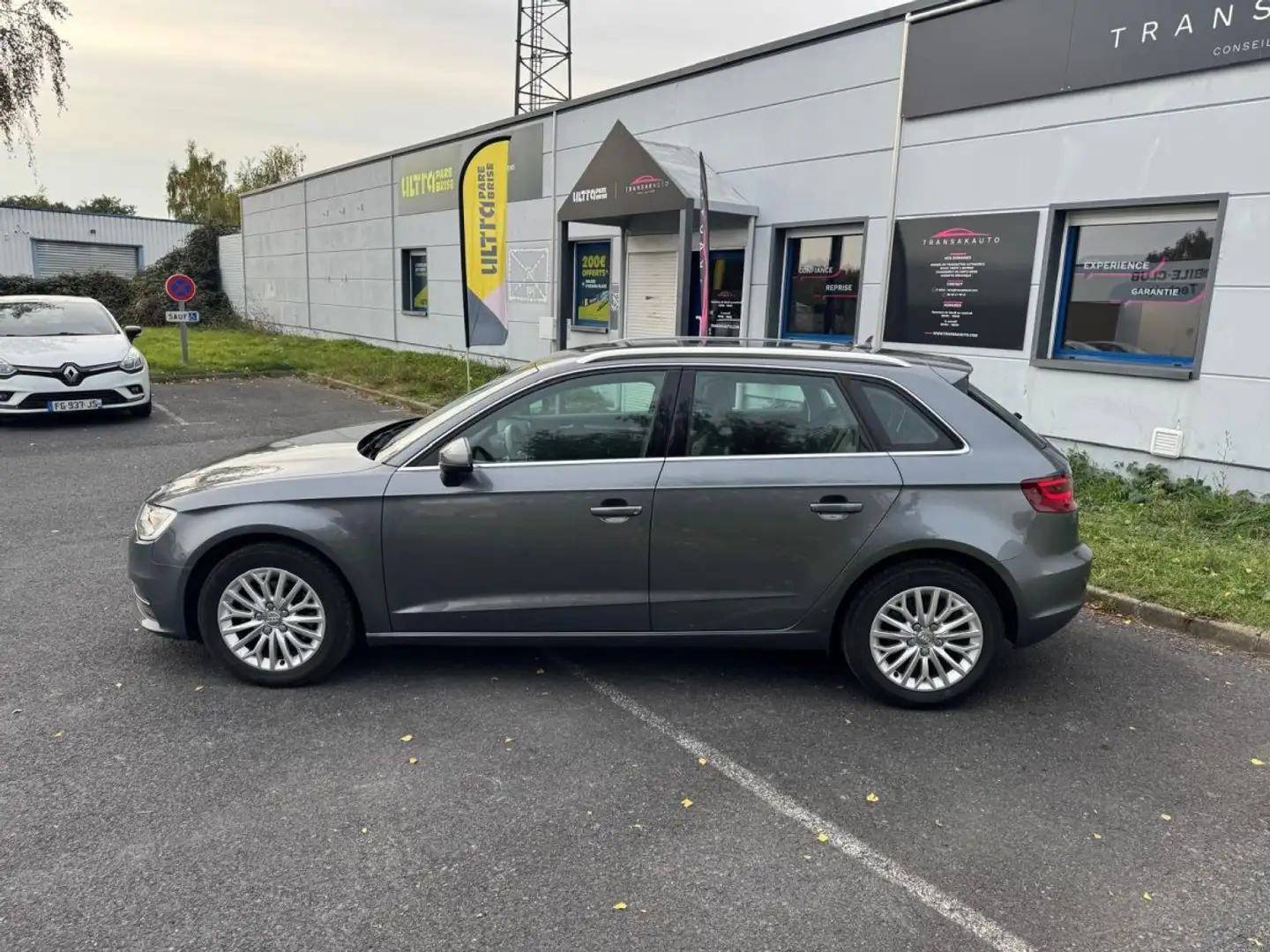 Audi A3 1.6 TDI 110 Ambiente S tronic 7 Grijs - 2