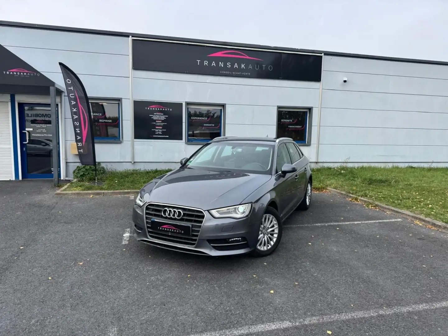 Audi A3 1.6 TDI 110 Ambiente S tronic 7 Grijs - 1