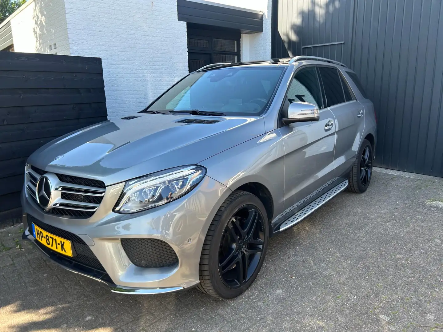 Mercedes-Benz GLE 500 e 4MATIC, AMG, Pano, Distronic, Org NL Сірий - 1