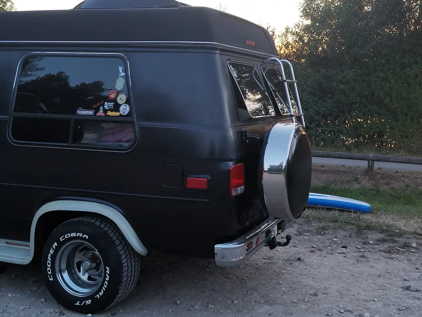 Chevrolet Chevy Van Negro - 2