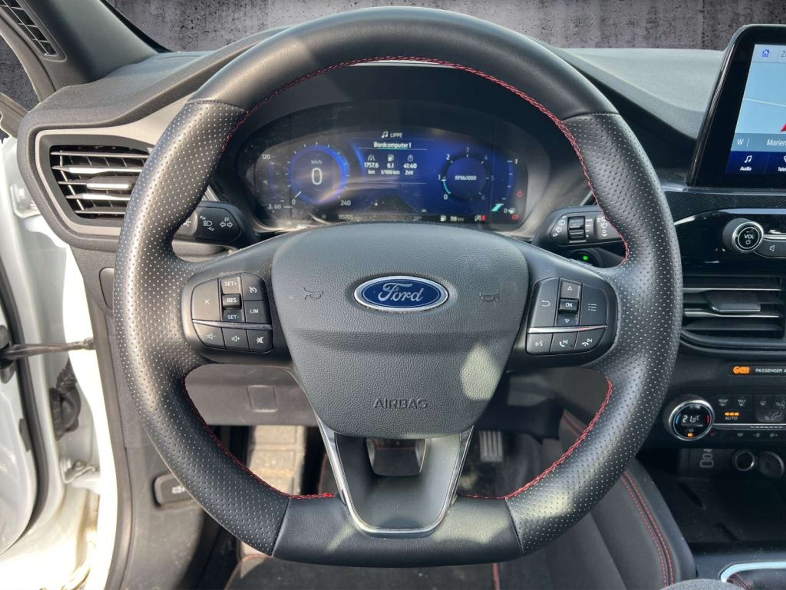 Fahrzeugabbildung Ford Kuga 2.0 EcoBlue Hybrid ST-LINE - mit KI generiert/bearbeitet