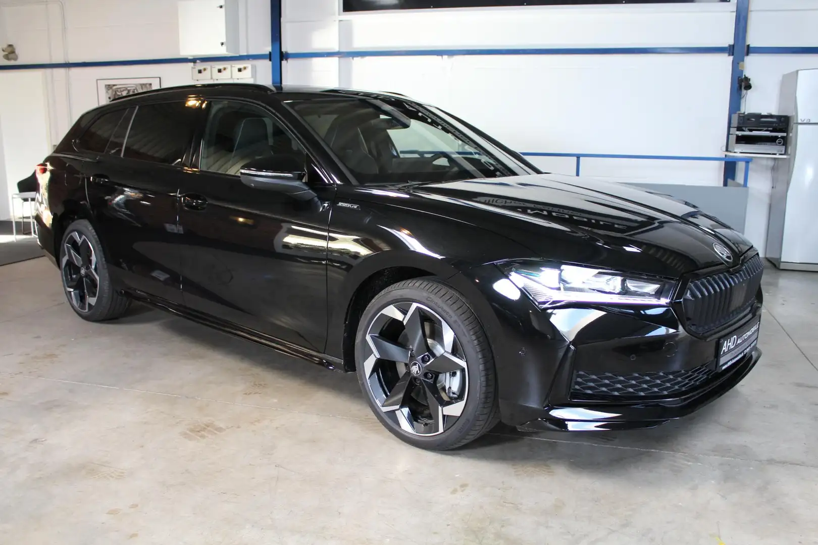 Skoda Superb Superb Sportline 1.5 TSI iV Hybrid DSG 204 PS Schwarz - 1