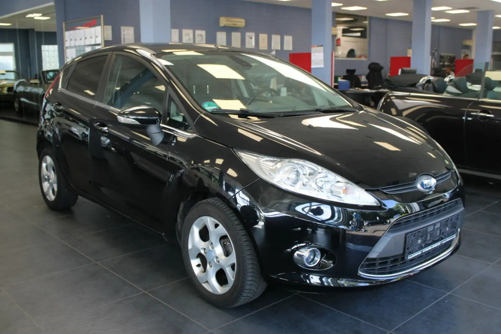 Ford Fiesta 1.4l Aut. Titanium Schwarz - 1