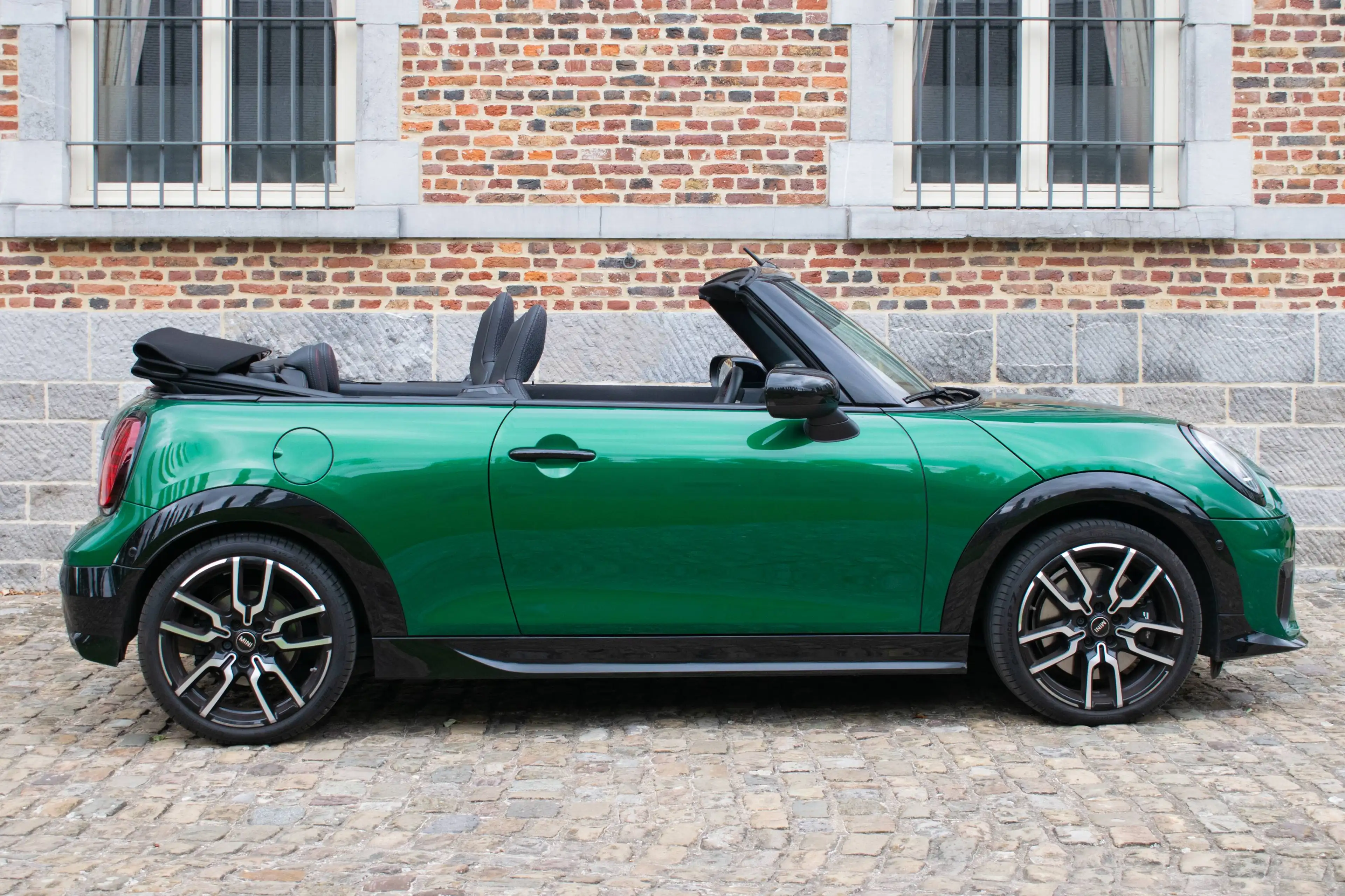 MINI Cooper C Cabrio Trim John Cooper Works, Pack M, Driving Assistant Plus. — photo 5