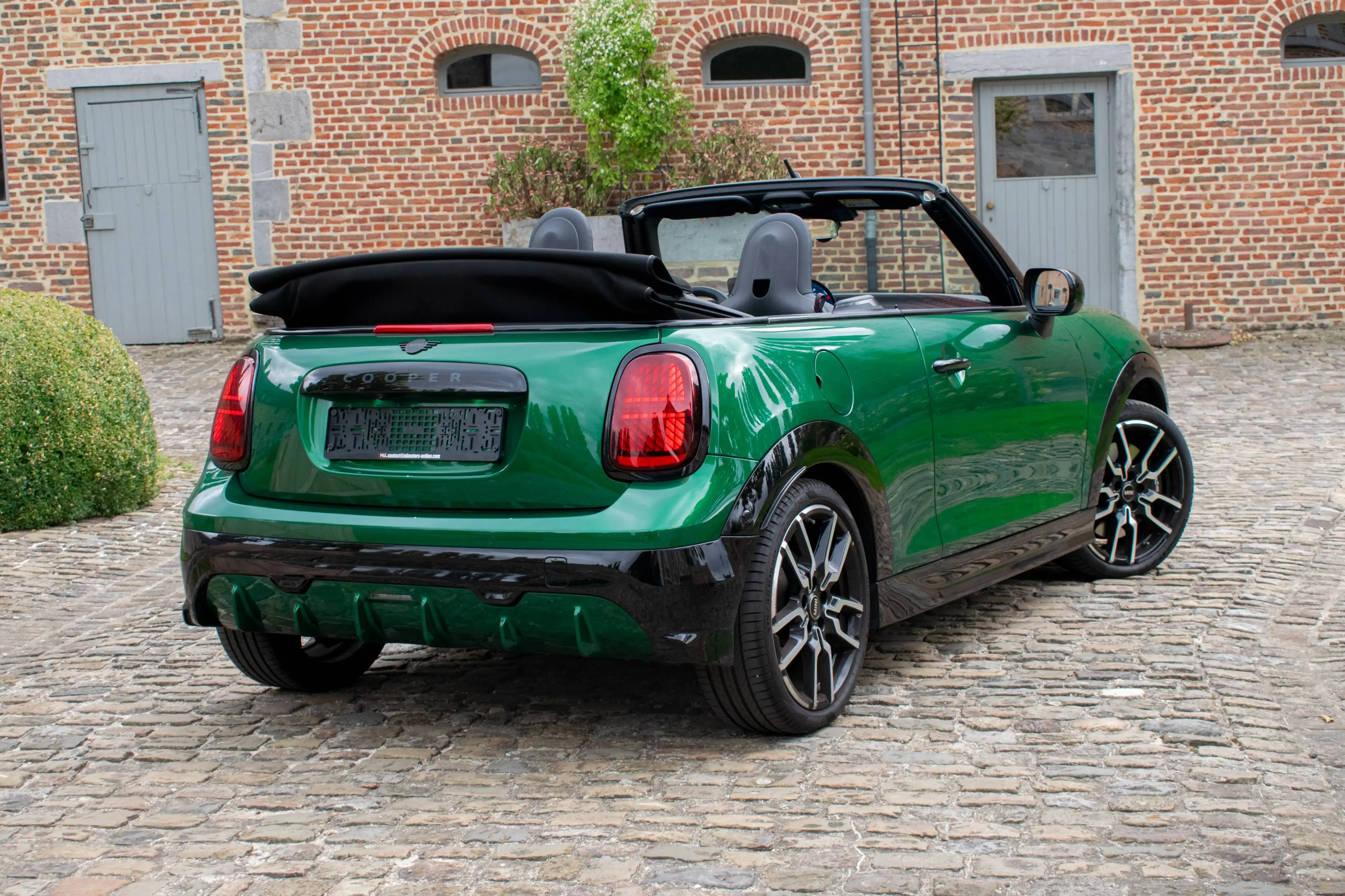 MINI Cooper C Cabrio Trim John Cooper Works, Pack M, Driving Assistant Plus. — photo 4