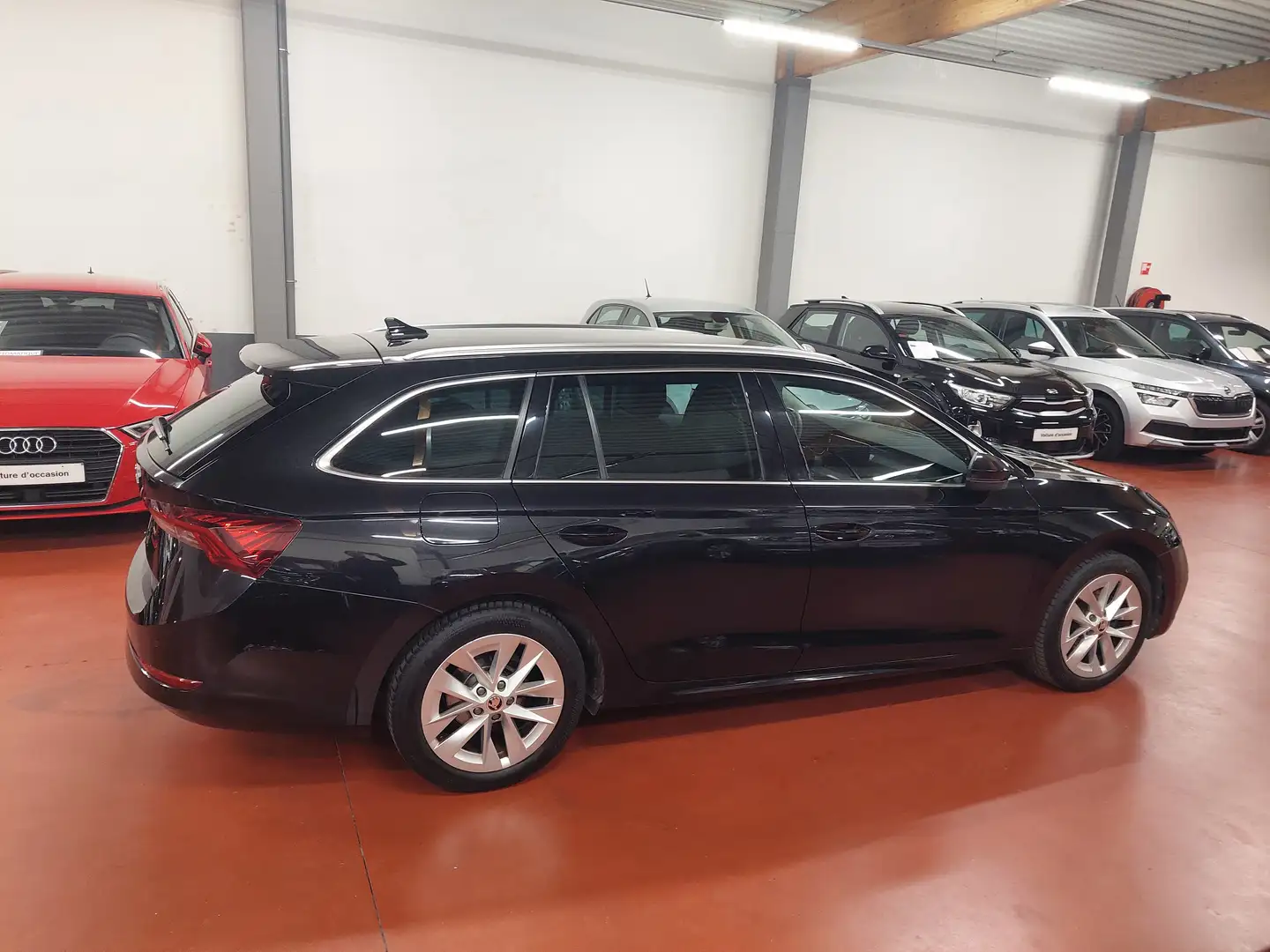 Skoda Octavia 1.5 TSi E6d + 1/2 CUIR + CAM + VIRTUAL + Keyless Zwart - 2