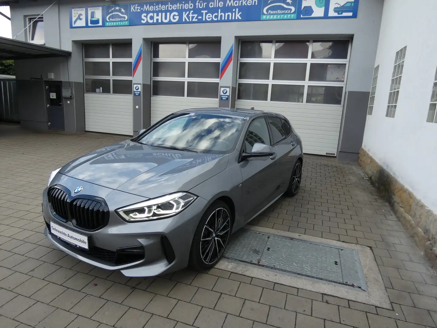 BMW 118 118 i M-Sport Grau - 1