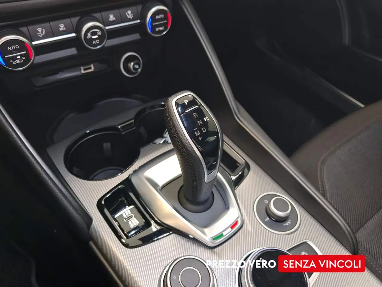 Alfa Romeo Giulia 2024 — фото 12