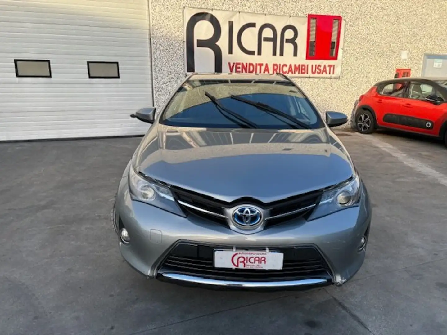 Toyota Auris Auris 5p 1.8h Lounge Gris - 2