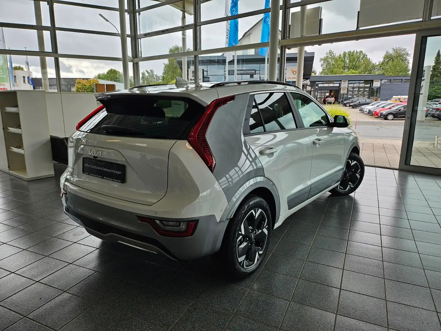 Kia Niro EV Inspiration Relax Tech. WP Drive Paket Bílá - 2