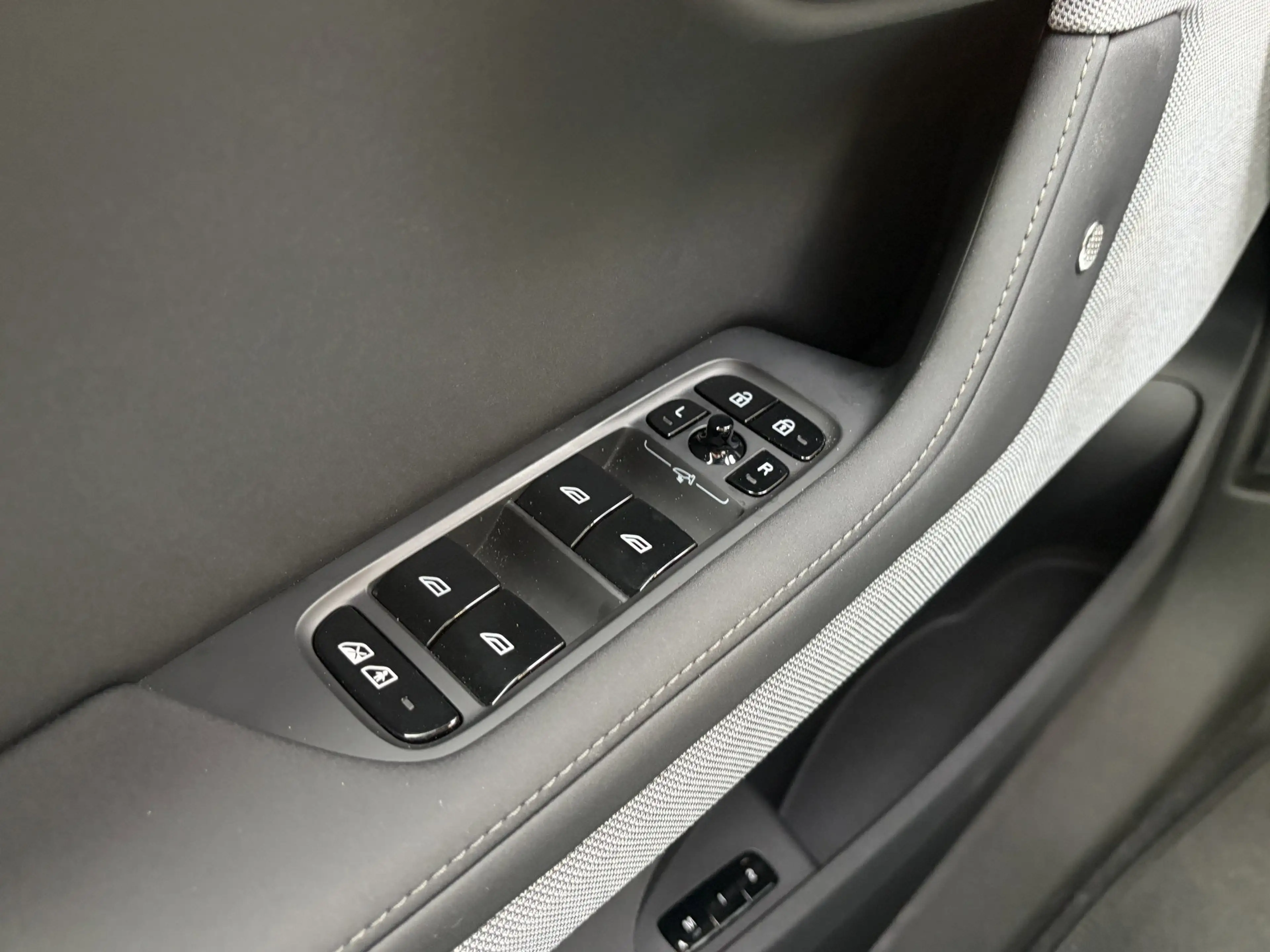 Polestar 2 Long Range Single Motor Prime 82 kWh — photo 45
