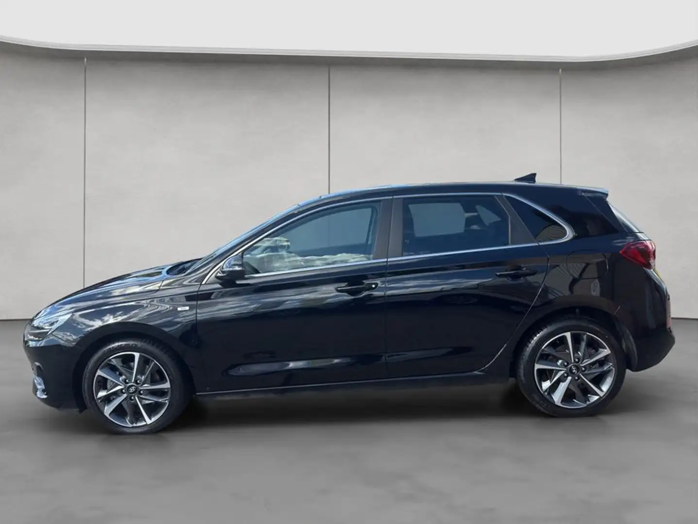Hyundai i30 1.5 T-GDI 48V-Hybrid DCT Prime Schwarz - 2