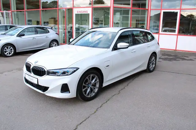 Bmw 330 e Touring Sport Automatik, ACC, LED adaptiv