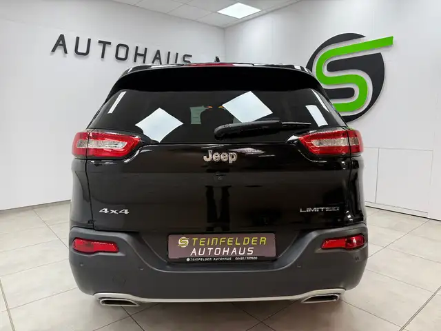 Jeep Cherokee view 6