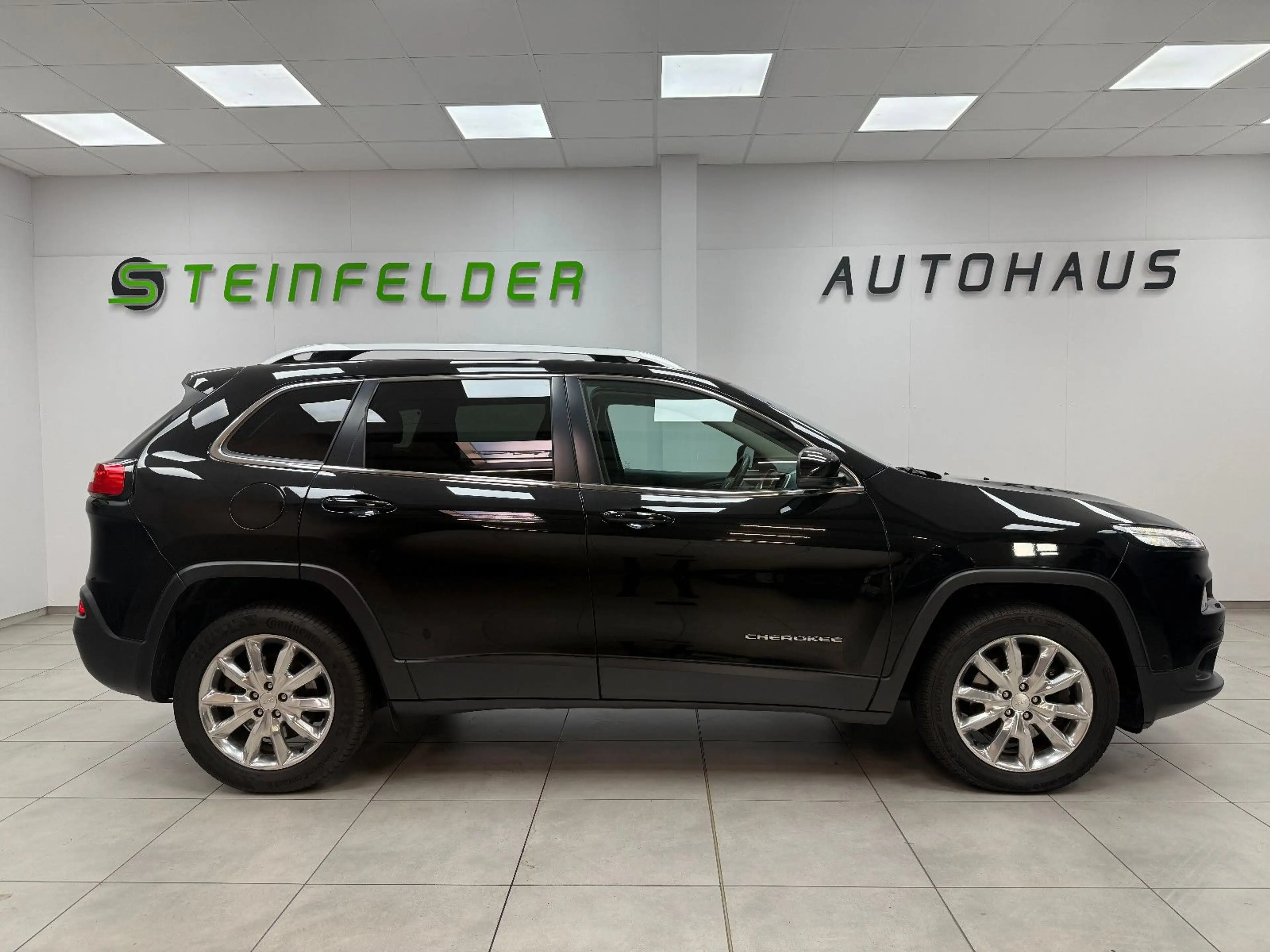 Jeep Cherokee Limited 4WD / NAVI / LEDER / BI-XENON — photo 4