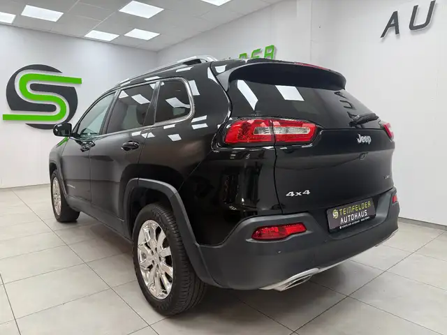 Jeep Cherokee view 5