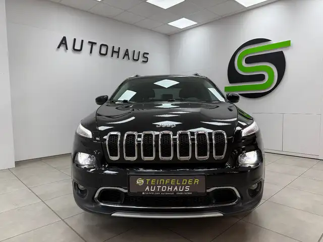 Jeep Cherokee view 2