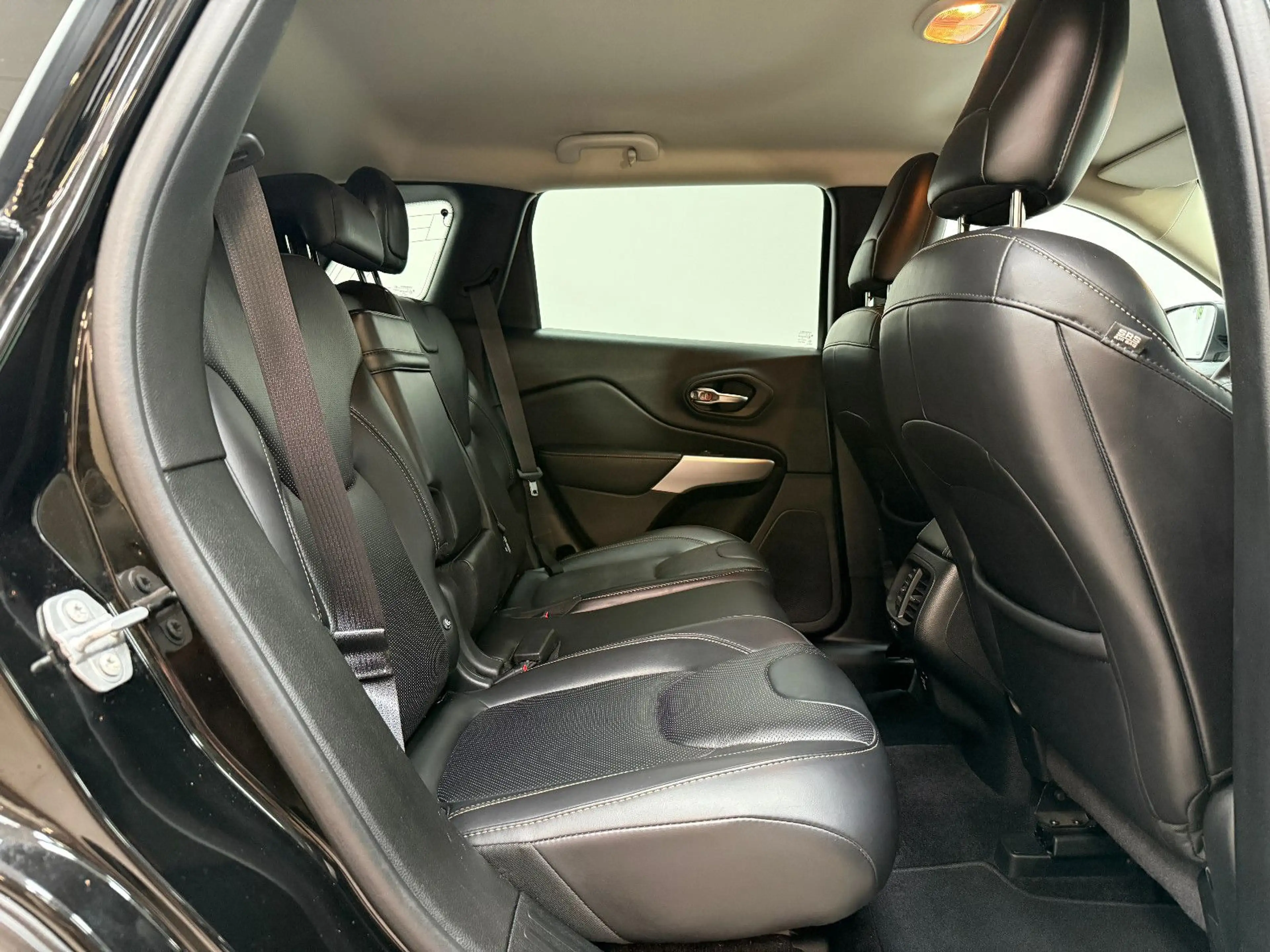 Jeep Cherokee Limited 4WD / NAVI / LEDER / BI-XENON — photo 13