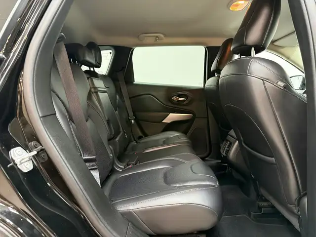 Jeep Cherokee view 13