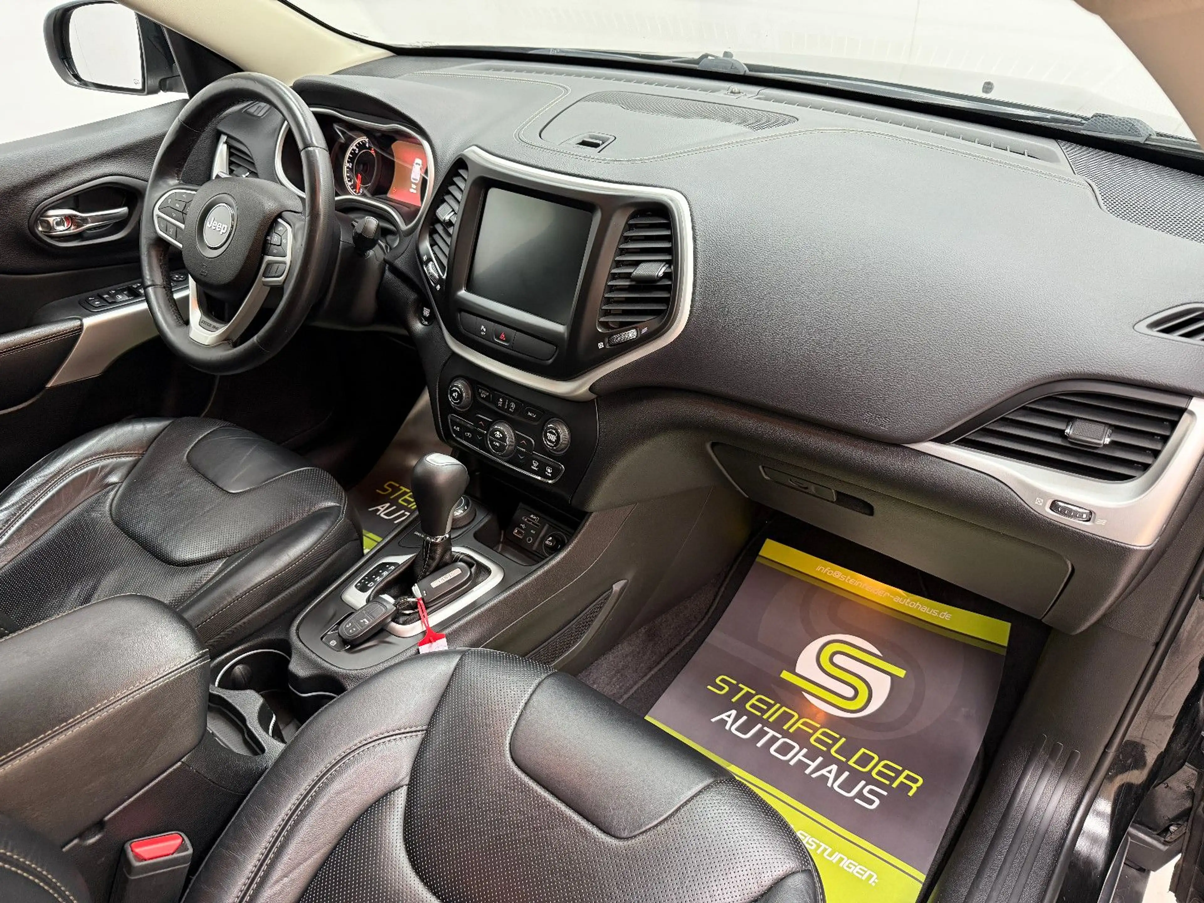 Jeep Cherokee Limited 4WD / NAVI / LEDER / BI-XENON — photo 10