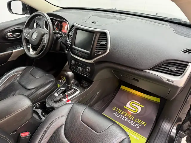 Jeep Cherokee view 10