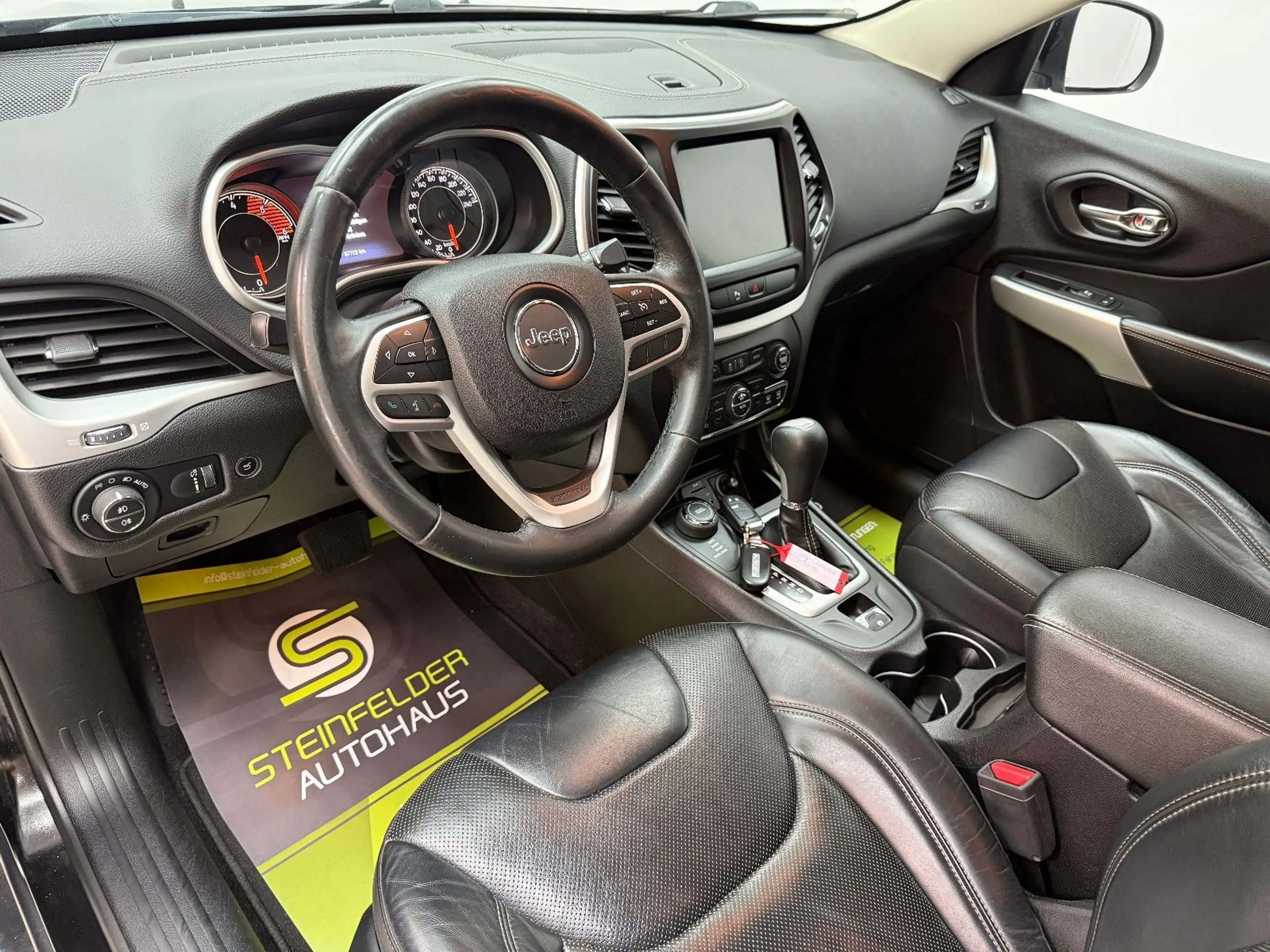 Jeep Cherokee Limited 4WD / NAVI / LEDER / BI-XENON — photo 9