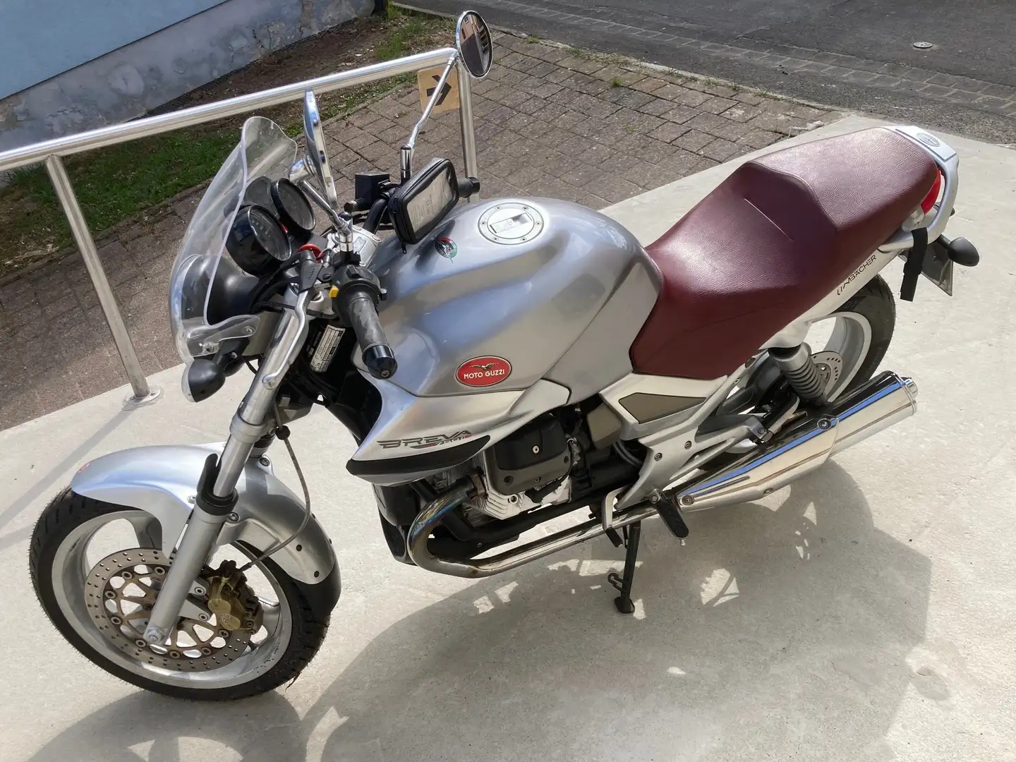 Moto Guzzi Breva 750 Silver - 1