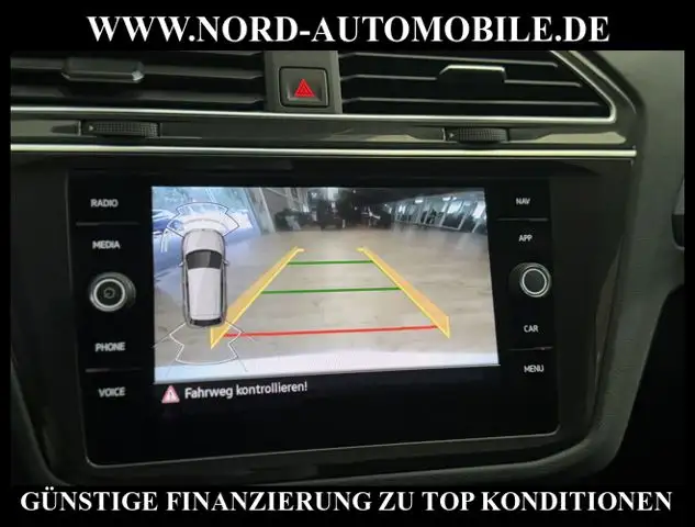 Volkswagen Tiguan view 24