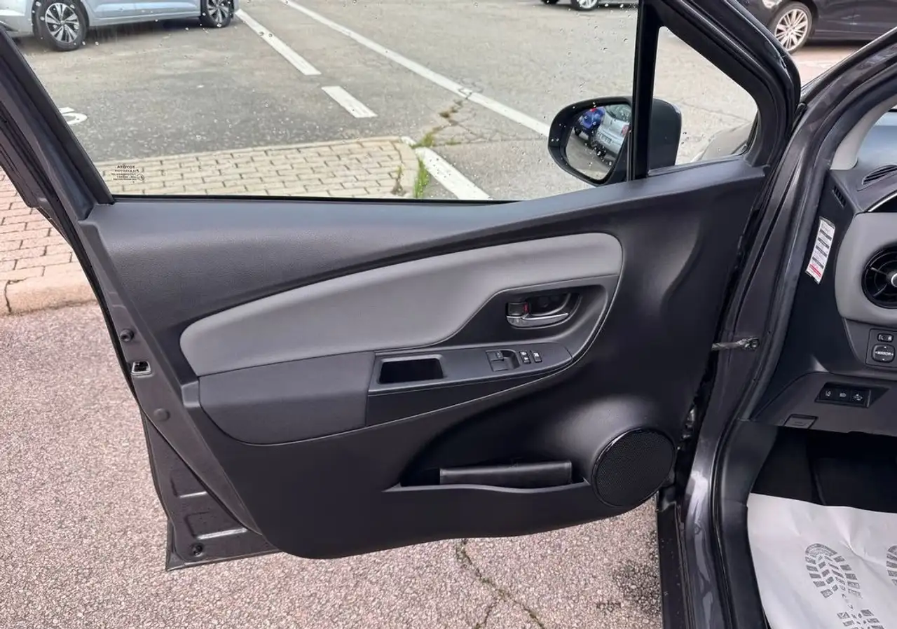 Toyota Yaris Yaris — photo 14