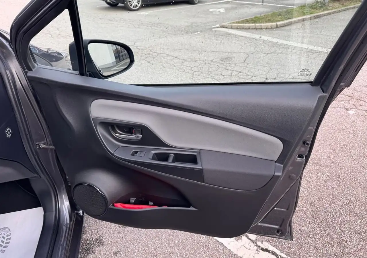 Toyota Yaris Yaris — photo 27