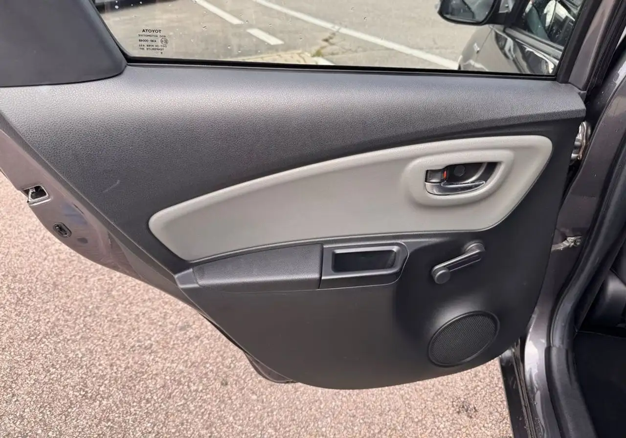 Toyota Yaris Yaris — photo 35