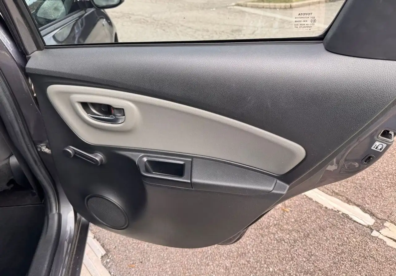 Toyota Yaris Yaris — photo 32