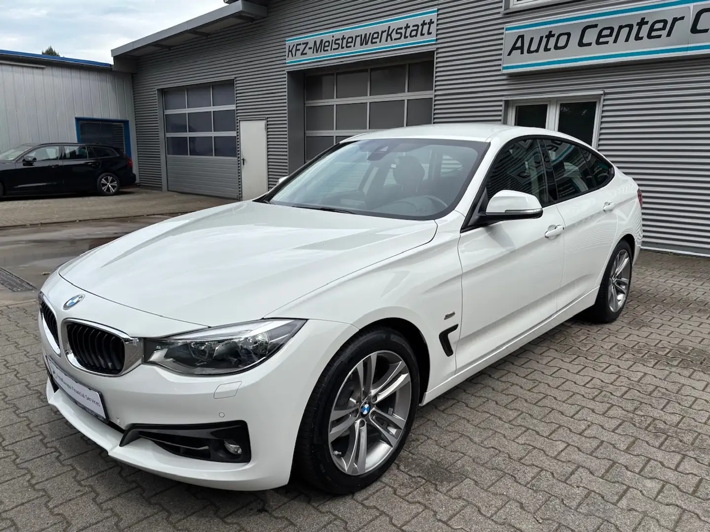 BMW 320 i xDrive GT Steptronic "Sport Line" Weiß - 1