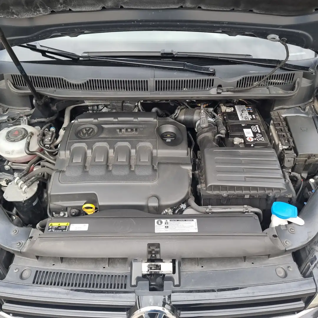 Volkswagen Touran 1.6TDI Business and Navi Edition 85kW - 2
