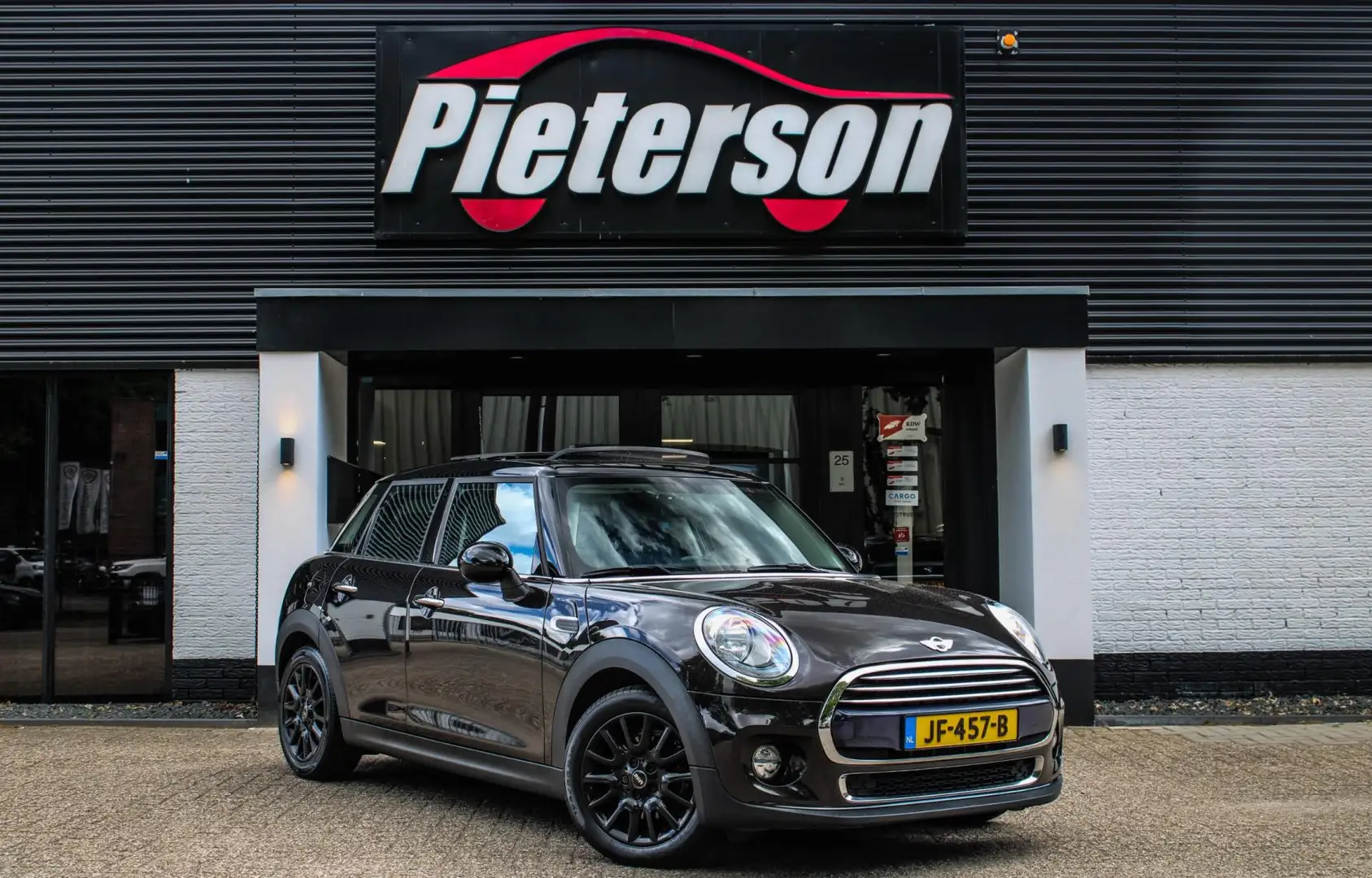 MINI Cooper Mini 1.5 Business NAP PANO KEYLESS SFEERVERLICHT Barna - 1