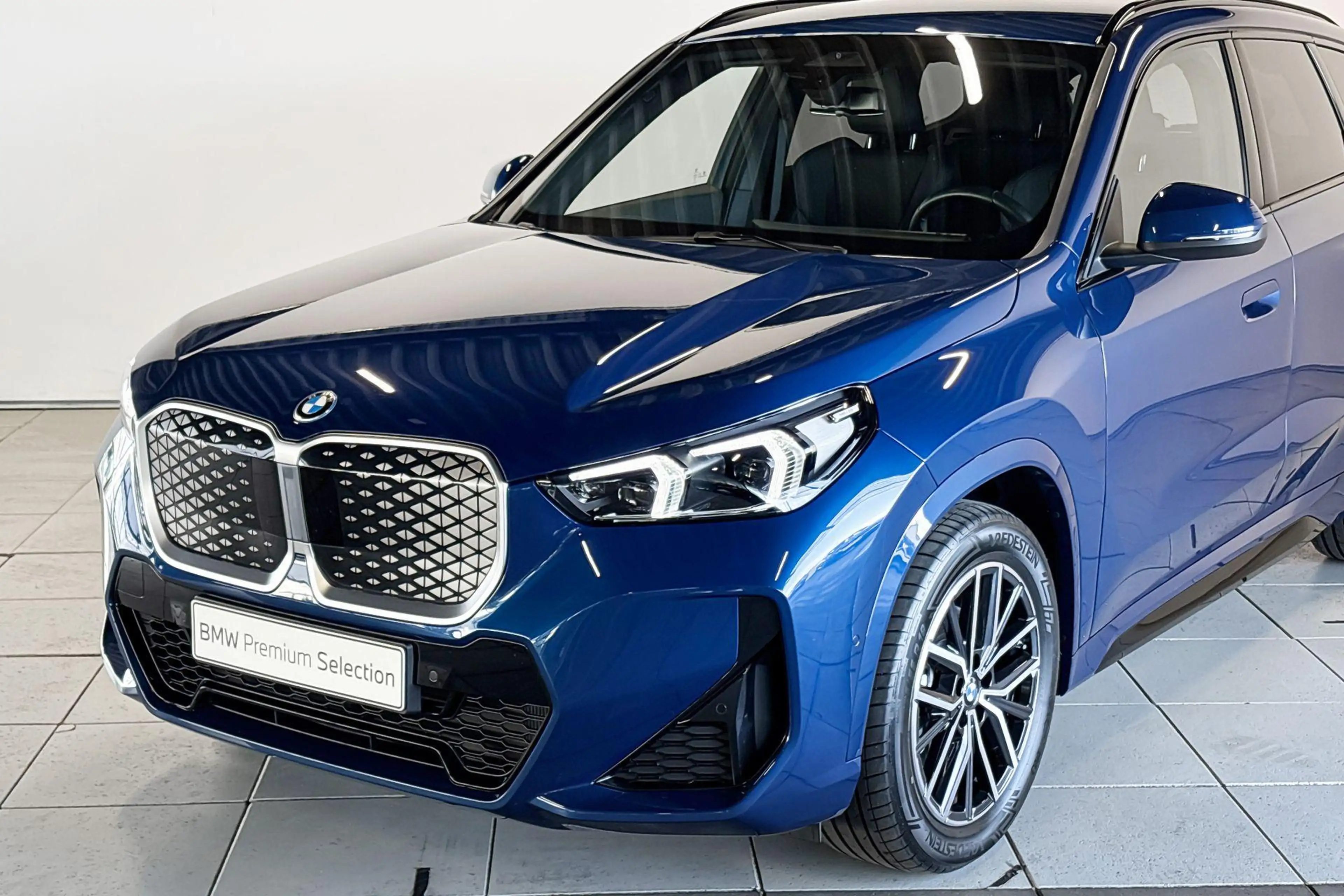 BMW iX1 eDrive20 Premium Pack M Sport Edition — photo 2
