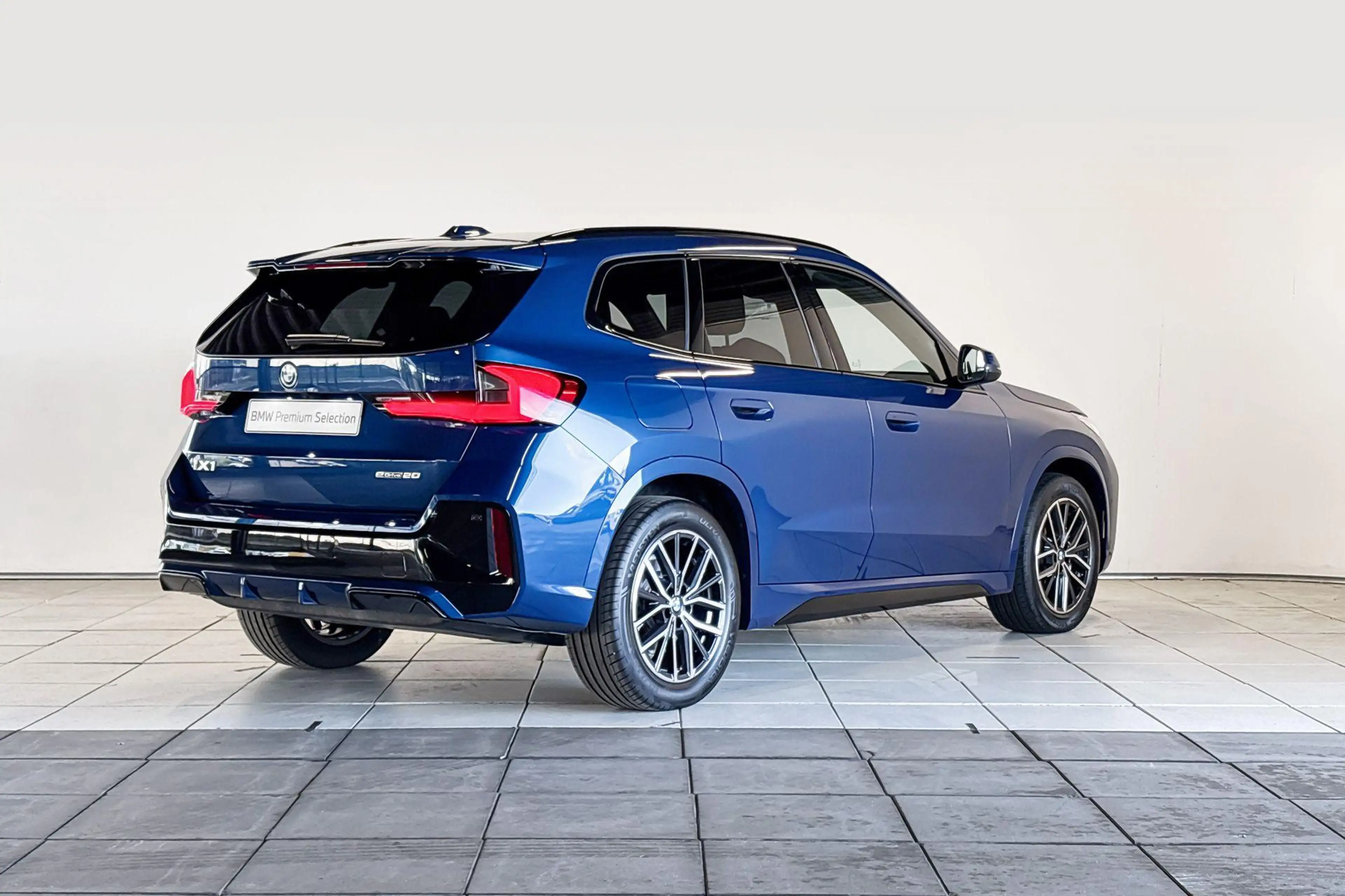 BMW iX1 eDrive20 Premium Pack M Sport Edition — photo 7