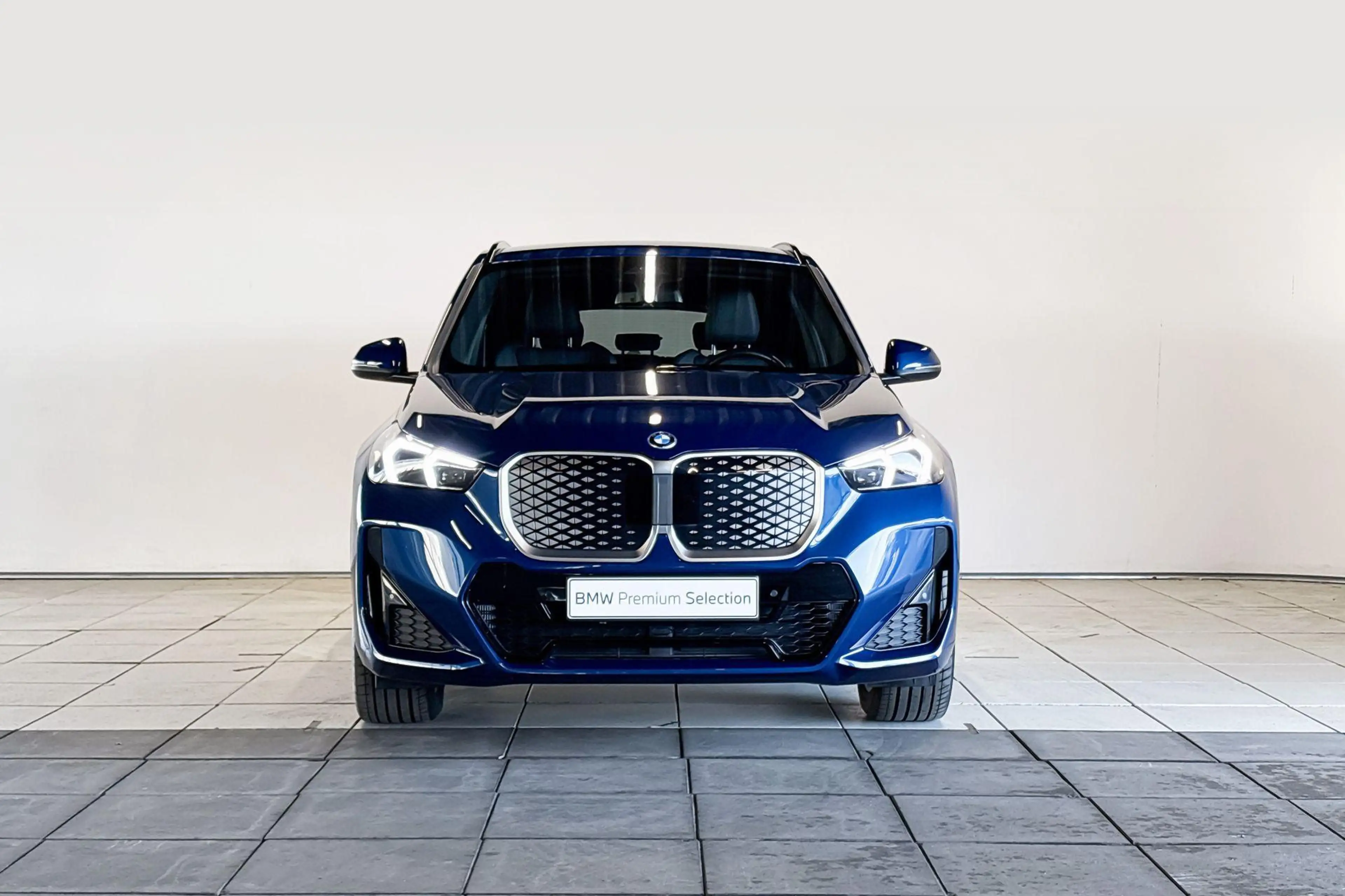 BMW iX1 eDrive20 Premium Pack M Sport Edition — photo 6