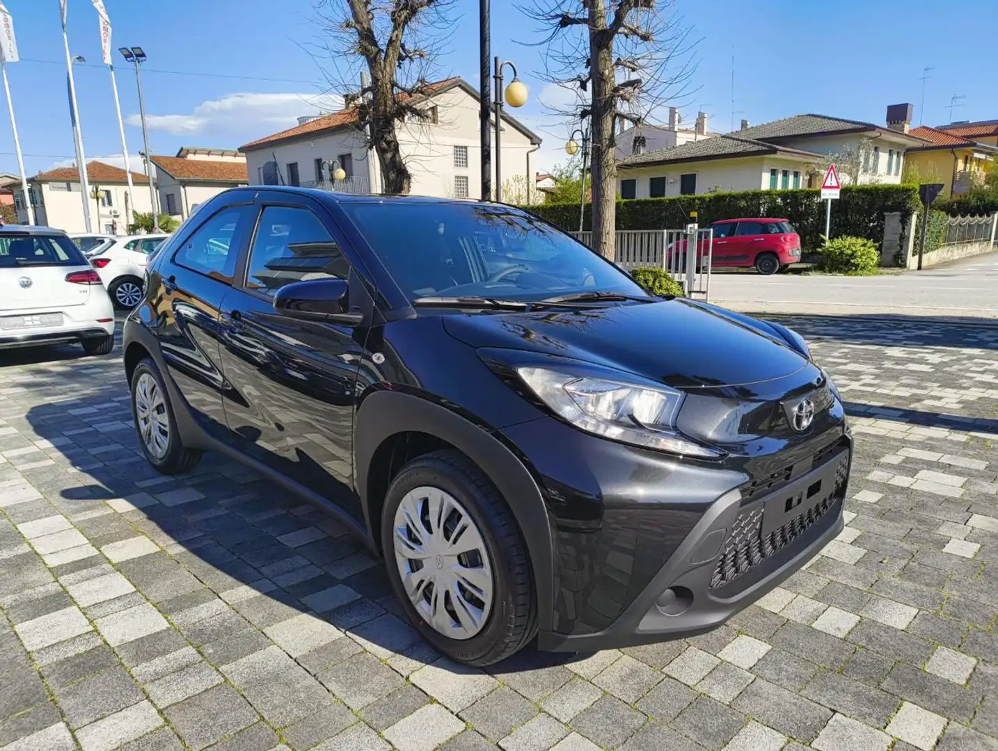 Toyota Aygo X 1.0 VVT-i 72 CV 5 porte Active Nero - 2