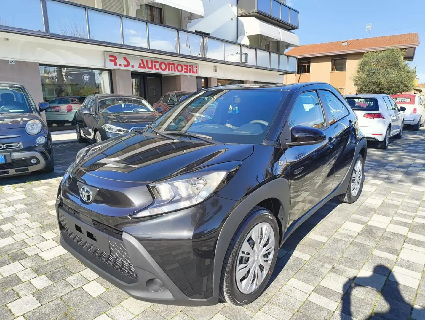 Toyota Aygo X 1.0 VVT-i 72 CV 5 porte Active Nero - 1