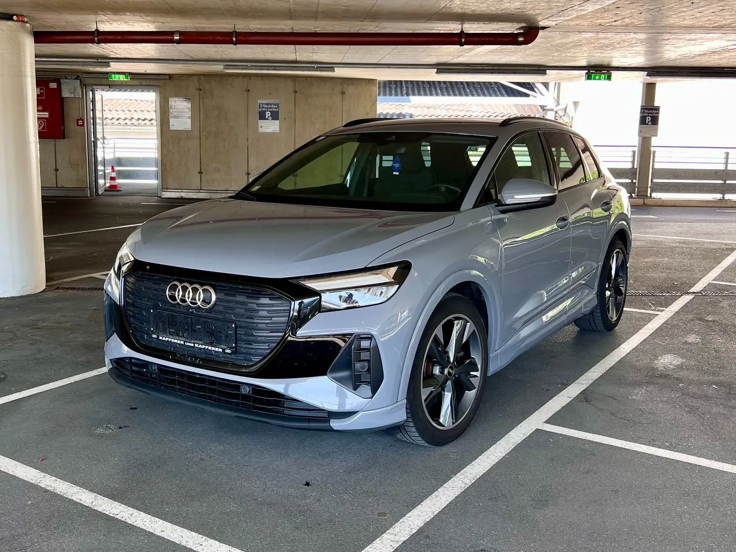 Audi Q4 e-tron Q4 35 e-tron 125kW 55kWh Grau - 2