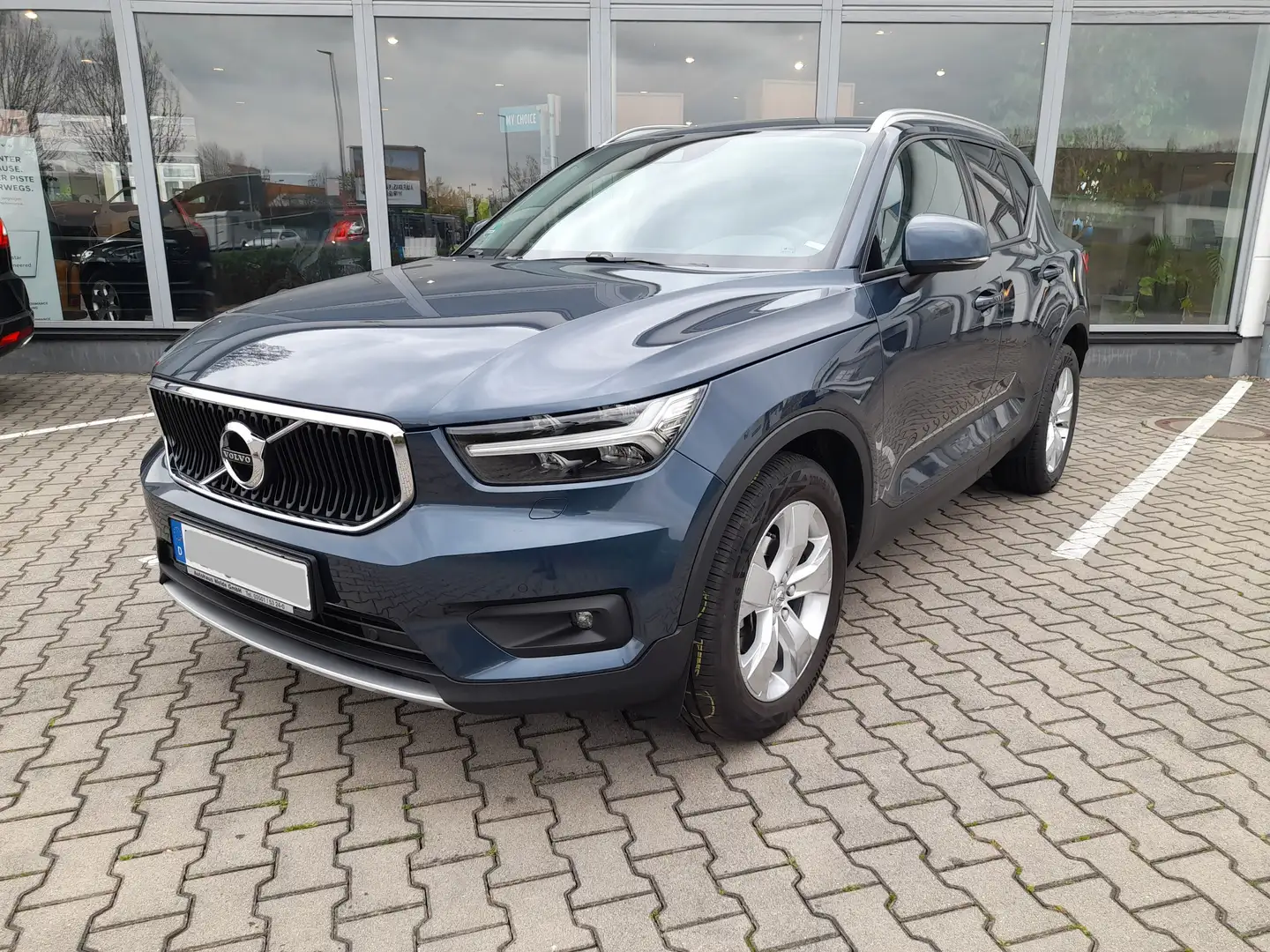 Volvo XC40 T3 Momentum Bleu - 1
