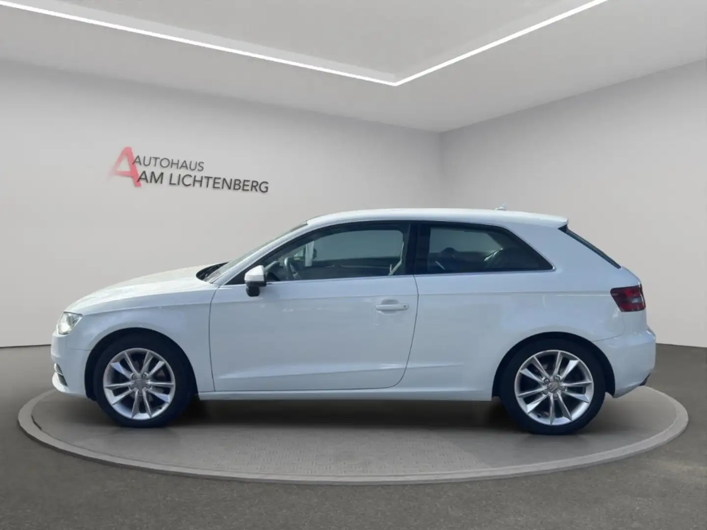 Audi A3 1.4 TFSI Attraction NAVI+SITZHEIZUNG+PDC+TEMPOMAT+ Weiß - 2