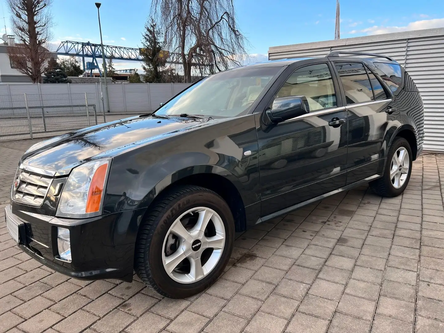 Cadillac SRX 4,6 V8 AWD 4x4 Sport Luxury NAVI Leder Gris - 2