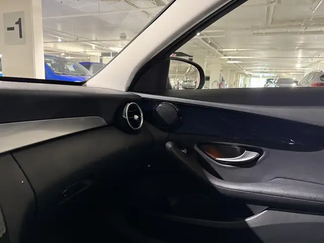 Mercedes-Benz C view 9