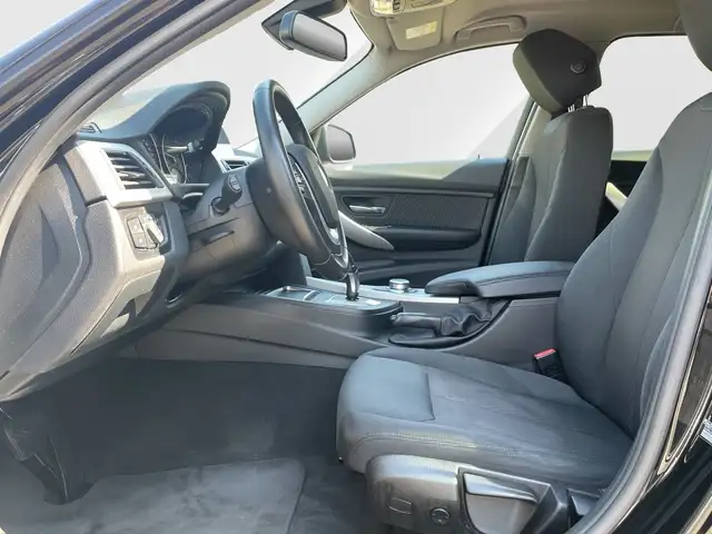 BMW 3 Series view 11