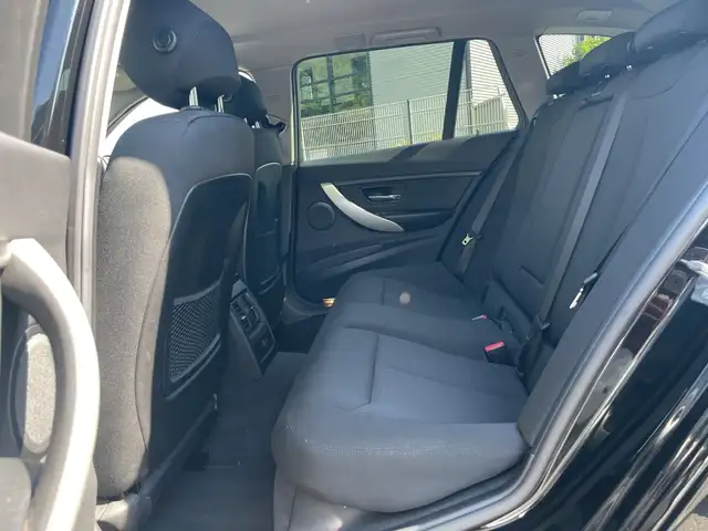 BMW 3 Series view 13