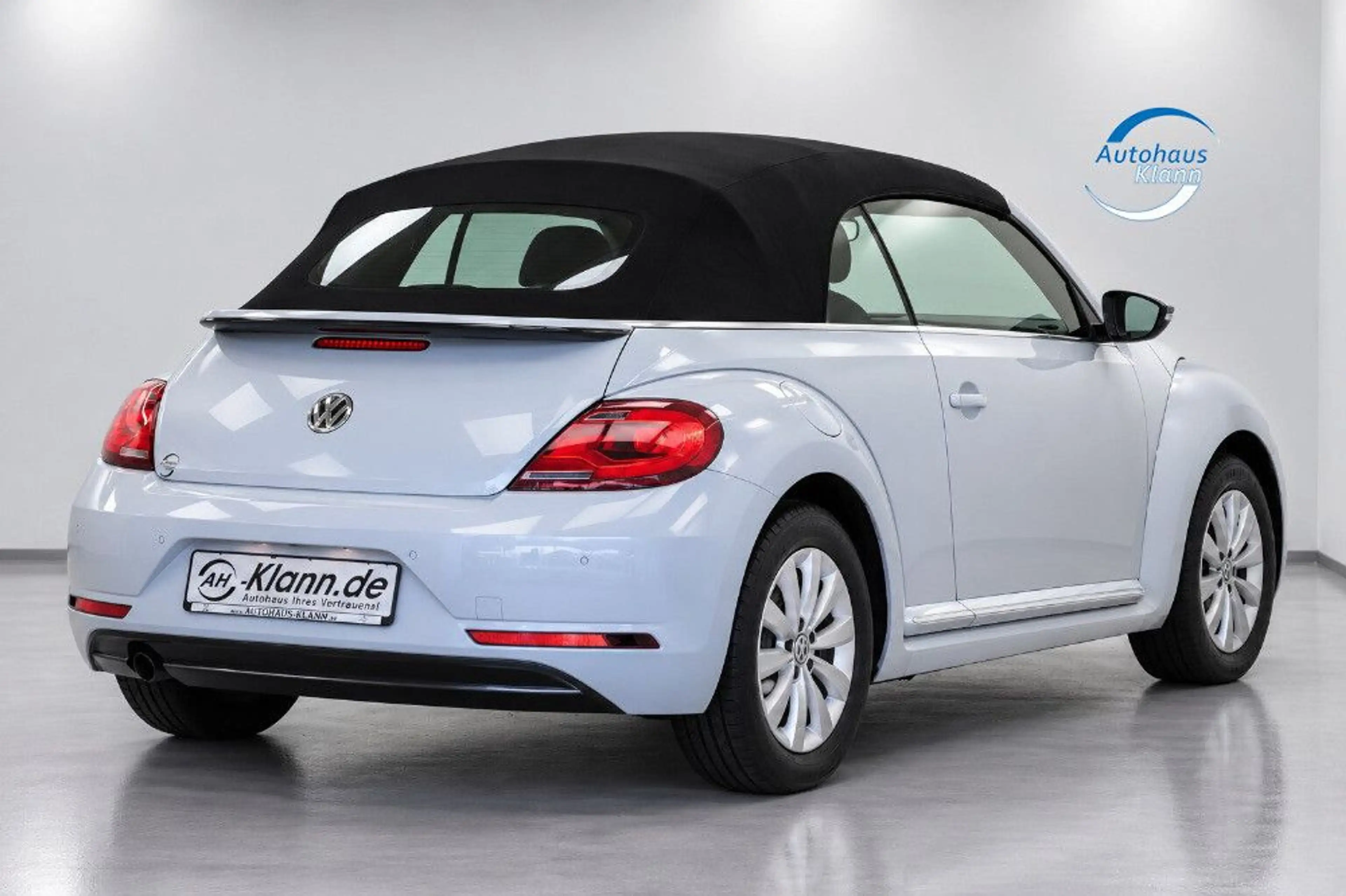 Volkswagen Beetle 1.2TSI 105PS DSG Design Navi RCAM 1Hand — photo 11